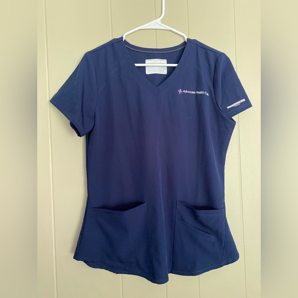 Sketchers navy blue scrub top size small Advocate healthcare embroidery